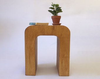 Small curved side table, Horseshoe end table, Rounded wooden table - Golden Oak