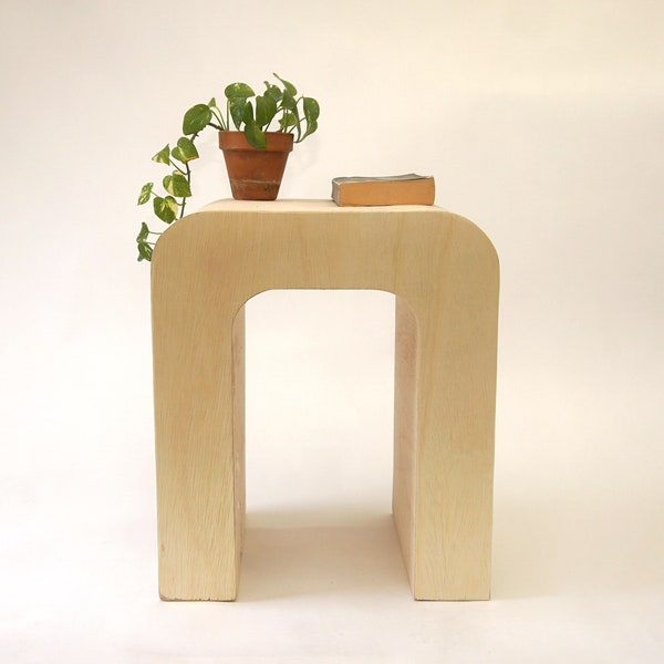 Small curved side table, Horseshoe end table, Rounded wooden table - Natural