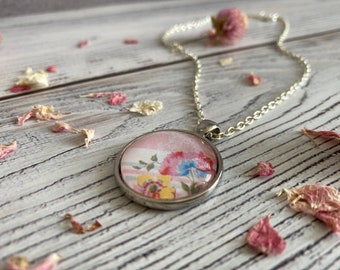 Romantische Kette mit Anhänger in Rosa mit Blumen, Blümchen, silberfarbene Fassung