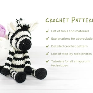 K&ouml;nnte beinhalten: Ein H&auml;kelmuster f&uuml;r die Herstellung eines Zebra-Amigurumi-Spielzeugs. Das Muster enth&auml;lt eine Liste der Werkzeuge und Materialien, Erkl&auml;rungen f&uuml;r Abk&uuml;rzungen, ein detailliertes H&auml;kelmuster, Schritt-f&uuml;r-Schritt-Fotos und Tutorials f&uuml;r Amigurumi-Techniken.