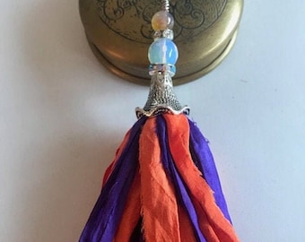 Vendita Collana con nappa di seta Sari - Nappa arancione e viola - Nappe di liquidazione - Nappa di seta Sari riciclata - Colori Clemson