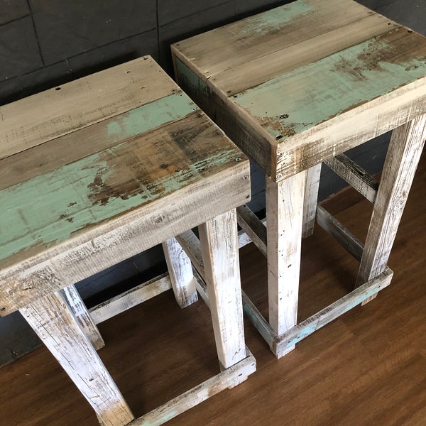 Cute farmhouse coastal barstool bar and counterheight