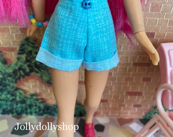 Turquoise shorts for Sindy and Fleur.