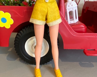 Straw yellow shorts for Sindy and Fleur.