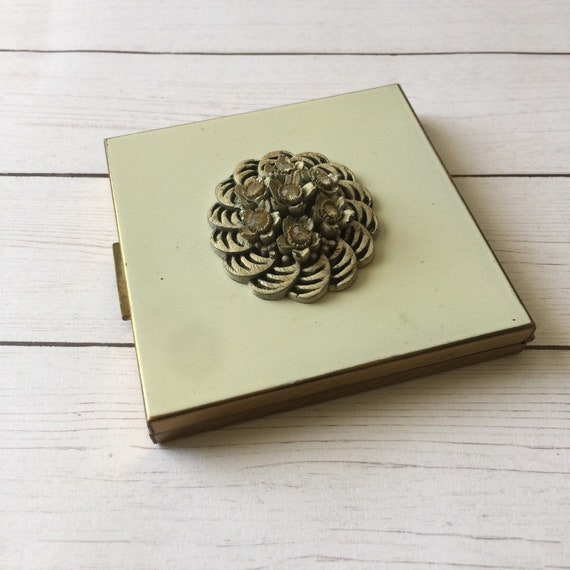 Vintage Compact 1950s Goldtone Rhinestone Compact… - image 1