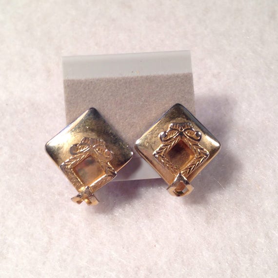 Vintage Signed Alice Signed Screw On Gold Earring… - image 2