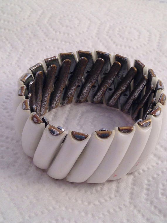 Expandable White Lucite Bracelet Vintage - image 1