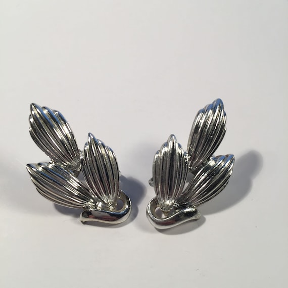 Coro Signed Silver Leaf Vintage Clip On Earrings - image 1
