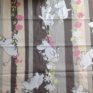 Tissu Moomins, roses, marron, rayures roses et corail, personnages Moomins, tissu en coton pour enfants, design scandinave, textile scandinave