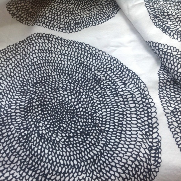 Marimekko stof wit zwart rondes katoen stof Scandinavische Design Scandinavische textiel