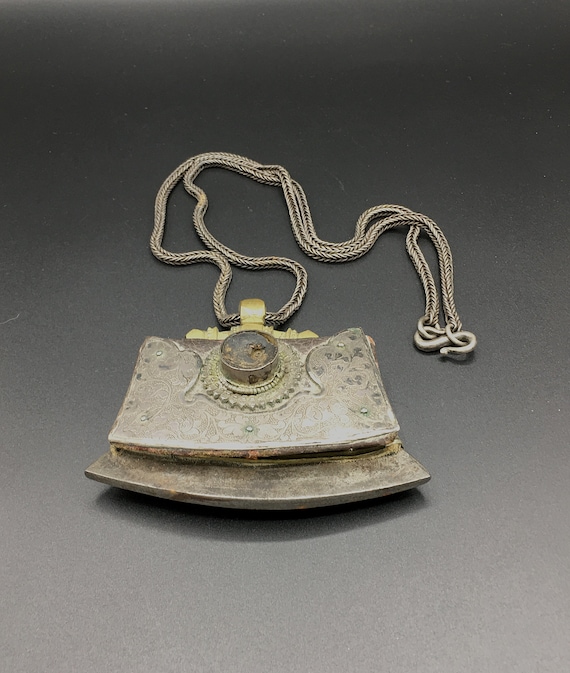 Antique Tibetan flint pouch "chuckmuck" or "mecha… - image 1