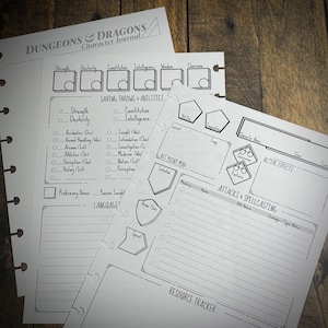 Könnte beinhalten: Ein Satz weißer Dungeons & Dragons Charakter-Journalseiten mit schwarzem Text und Illustrationen. Die Seiten enthalten Abschnitte für Charakterwerte, Rettungswürfe, Fähigkeiten und einen Ressourcen-Tracker. Oben steht "DUNGEONS & DRAGONS Character Journal."