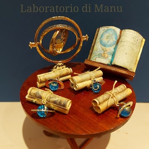 Libro de pergamino/atlas de astronomía en miniatura para casa de muñecas, escala 1:12