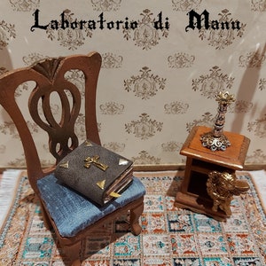 Poppenhuisreligie, miniatuur religieus boek, oude Bijbel, schaal 1:12