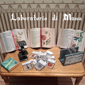 Libro de plantas venenosas para casa de muñecas: Atropa belladonna, amapola, eléboro. Microscopio en miniatura/caja con portaobjetos, escala 1:12.