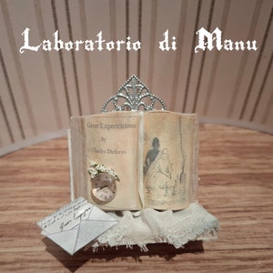 Casa de muñecas: Libro de Dickens/Grandes esperanzas, Atril blanco en miniatura, escala 1:12