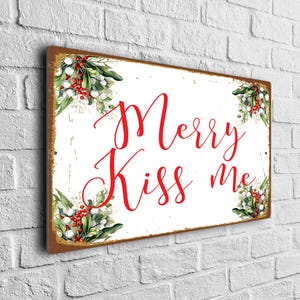 Merry Kiss Me Sign: Vintage Style Christmas Decor