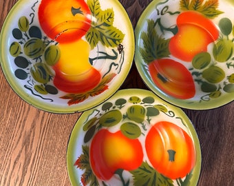 Vintage enamelware bowls. Set of three stenciled enamel bowls