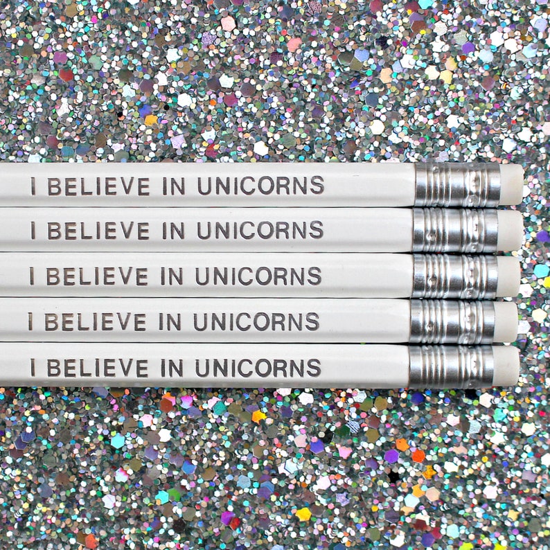 I Believe in Unicorns Pencil Papelería Lápices con citas Decoración del espacio de trabajo Relleno de medias para niños Rellenos de calendario de Adviento Unicornio imagen 3