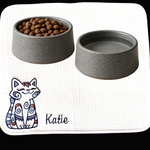 Personalized Pet Bowl Placemat-Calico Cat-Tabby-Custom Cat Food Feeding Mat-Pet Feeding Supplies-16&quot;x18&quot; or 17 1/4x14 1/4-Machine W/D-Absorb