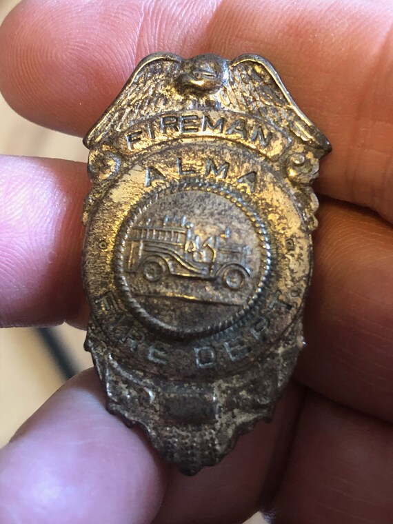 Obsolete Antique Fireman Badge ~ Alma Fire Dept.