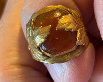 Antique Gold Ring ~ Aprox Size 6 1/4 ~ Carnelian Stone