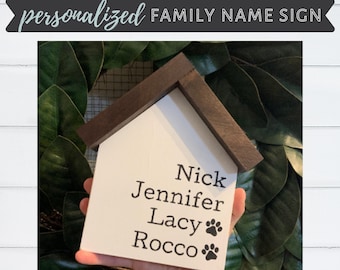 Letrero personalizado con el apellido de la familia - Decoración de pared de madera pintada a mano con forma de casa - Regalo ideal para inauguración de una nueva casa