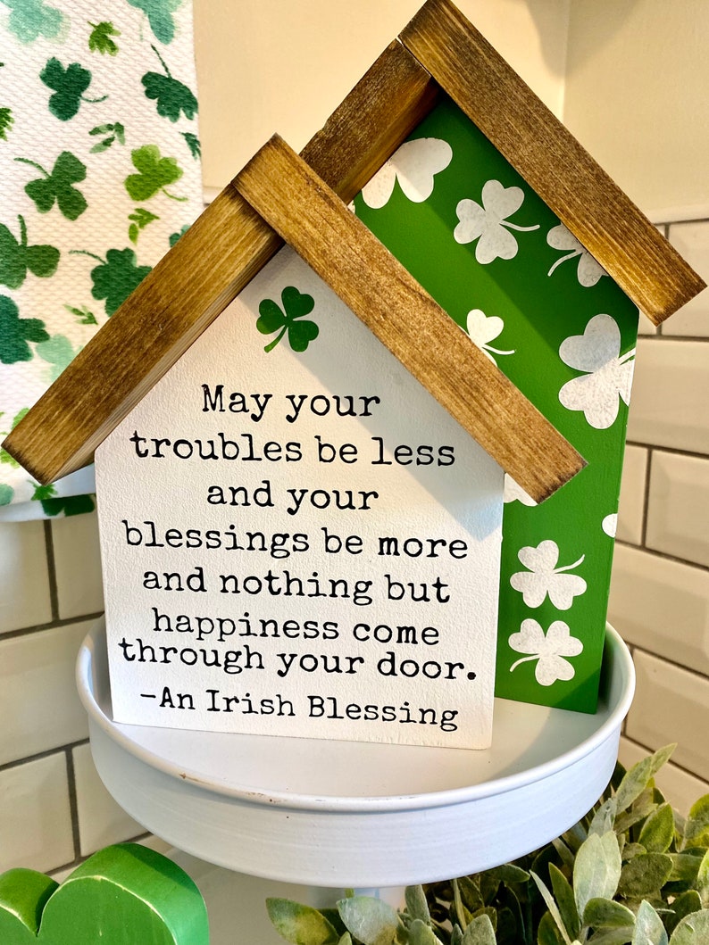 Mini letrero con forma de casa con bendición irlandesa para el Día de San Patricio / Tréboles / Decoración de San Patricio / Bandeja escalonada / Decoración irlandesa Irish Blessing ONLY