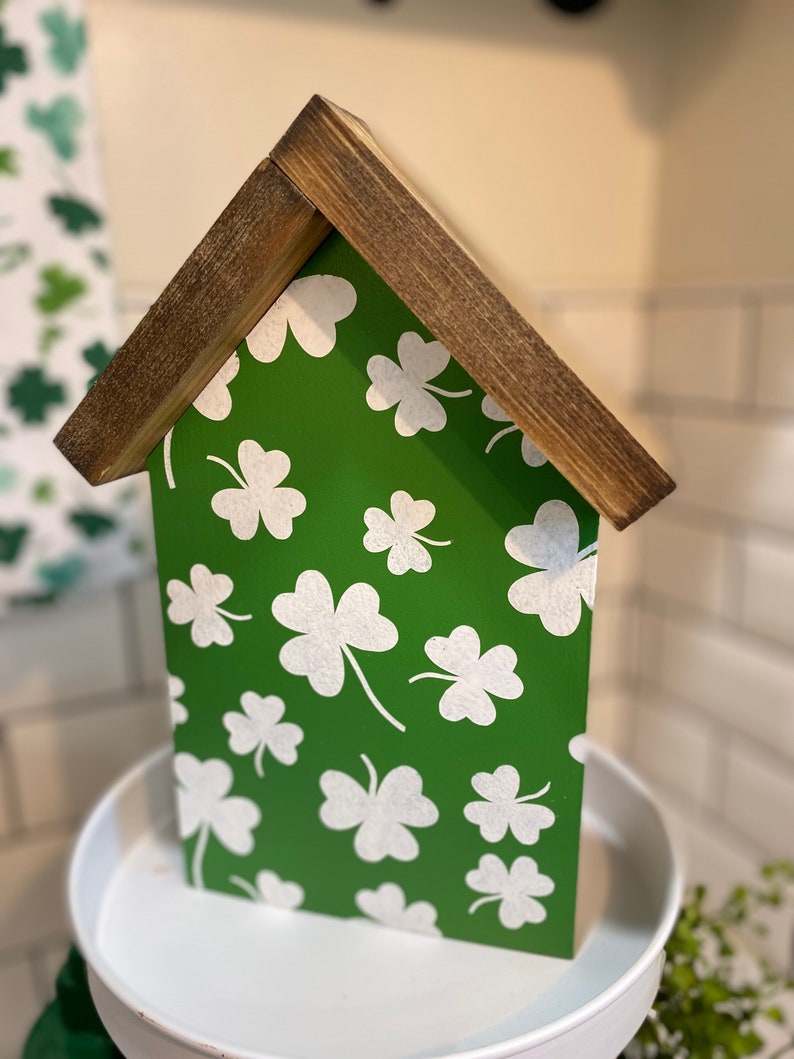 Mini letrero con forma de casa con bendición irlandesa para el Día de San Patricio / Tréboles / Decoración de San Patricio / Bandeja escalonada / Decoración irlandesa Tall Green ONLY