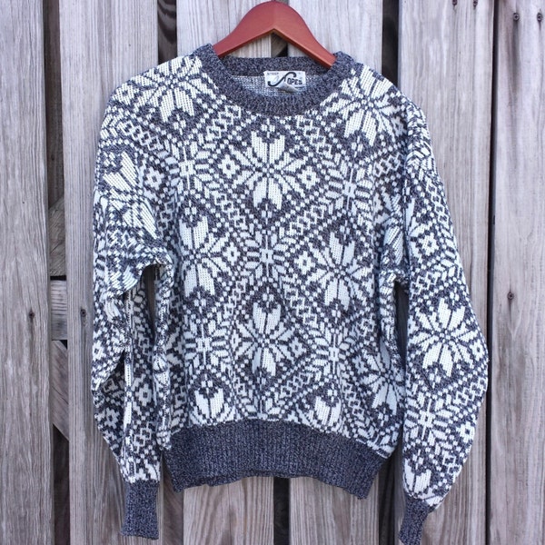 Vintage 1970s Snowflake Sweater White and Gray Holiday Ski Sweater Size M/L
