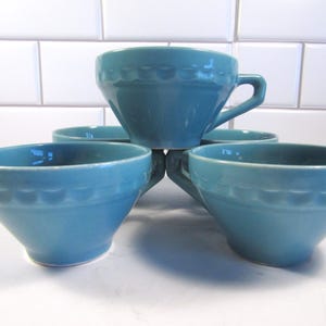 Vernon Kilns Pottery van Metlox, Coronado-patroon jaren 1930, 5 kopjes/mokken in aquablauwe kleur, inhoud 6 oz, geen scheuren
