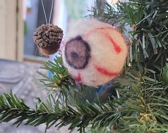 Eyeball ornament, tree decoration, year round tree ornament, Halloween ornament, spooky decor, felted ornaments, felted decoration