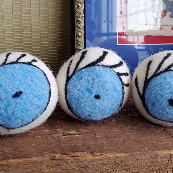 Decorated wool dryer balls set of 3 blue eyes, healthy laundry product chemical free, cleaning gifts, quirky cleaning, eye balls unique gift