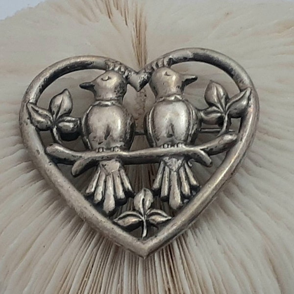 Vintage Norseland by Cora Sterling Silver Lovebirds in a heart brooche(C101)