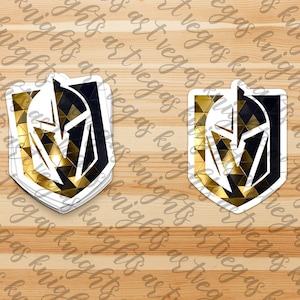Calcomanía de vinilo con diseño geométrico metálico dorado y logotipo principal de Las Vegas Golden Knights, resistente al agua y al sol