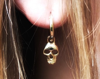 Gouden schedeloorbel, 14K gouden schedeloorbel, gotische schedeloorbellen, kleine sierlijke schedeloorbellen, gouden schedelsieraden, skeletoorbellen