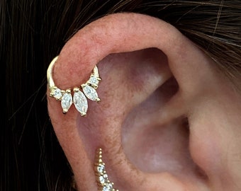 14k gouden marquise-helixpiercing met 0,5 kt moissanietsteen, gouden piercing met hoge helix, gouden piercing met lage helix.