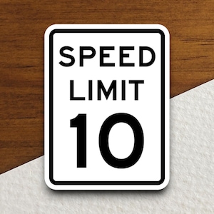 Sticker snelheidslimiet 10 mijl per uur, souvenir reissticker, verkeersborddecor, reiscadeau, plannersticker, laptopsticker
