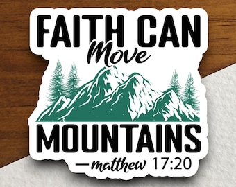 Puede incluir: Pegatina blanca con texto negro que dice "FAITH CAN move MOUNTAINS - matthew 17:20". La pegatina presenta una cordillera verde con nieve en las cumbres y dos pinos verdes a cada lado.