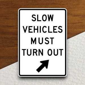 Langzame voertuigen moeten uitrijden: verkeersbordstickers, verkeerssticker, decoratie verkeersborden, verkeersborden, bouwborden