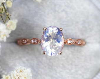 Ovale Moonstone ring, Moonstone Verlovings ring met vintage Diamond band, Moonstone Diamond Ring met regenboog Maansteen door Capucinne