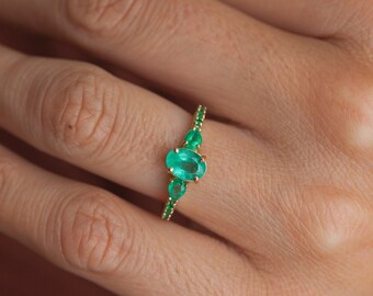 Oval Emerald Cluster Ring in 18k Solid Gold, 6mm Oval Center Stone with Four Prongs, Side Pear and Round Stones