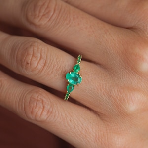 Oval Emerald Cluster Ring in 18k Solid Gold, 6mm Oval Center Stone with Four Prongs, Side Pear and Round Stones image 1