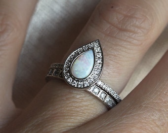 Opal Engagement Ring, Opal Halo Diamond Ring, Pear Halo Diamond Ring, Opal Wedding Ring, Pear Engagement Ring, Opal Ring With Diamonds, Ring