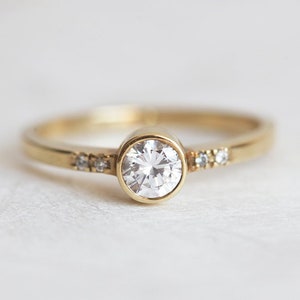 Round Diamond Engagement Ring, Brilliant Cut Diamond Ring 18k Yellow Gold image 1