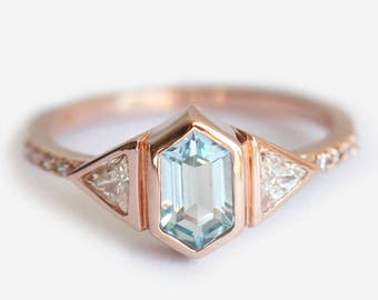 Aquamarijn & diamanten verlovingsring, Roségouden ring, Zeshoek geslepen drie stenen ring, Moderne blauwe trouwring