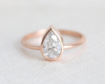 Anillo solitario de diamante en forma de pera de 0,75 ct: anillo de compromiso de oro rosa de 18 k