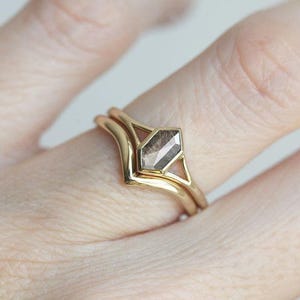 Salz und Pfeffer Diamant Verlobungsring Set, 14 Karat Gold Hexagon Diamantring mit Chevron Band, Unuque Salz Pfeffer Diamantring Set