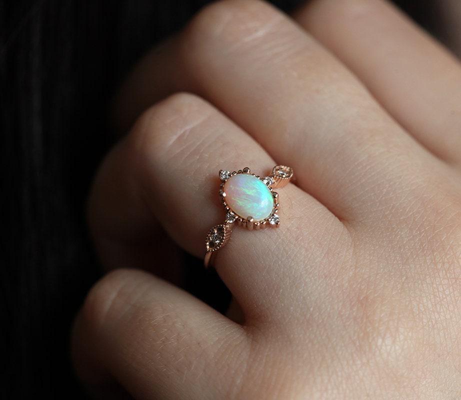 Bague Vintage Opale Australienne Taille 9 - Coupe Rose, Diamants 10 Carats, Style Victorien, Occasion