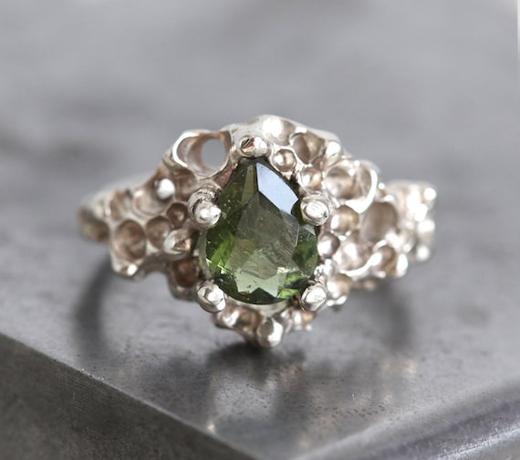 Gold Moldavite Ring Unique Green Ring Alternative - Etsy